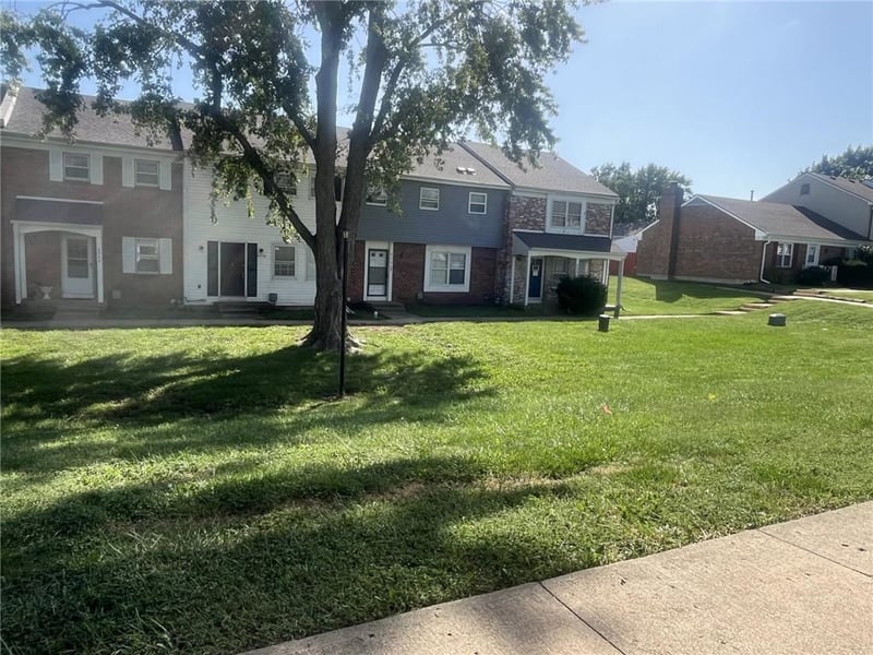 6221 E 127th St, Grandview, MO 64030