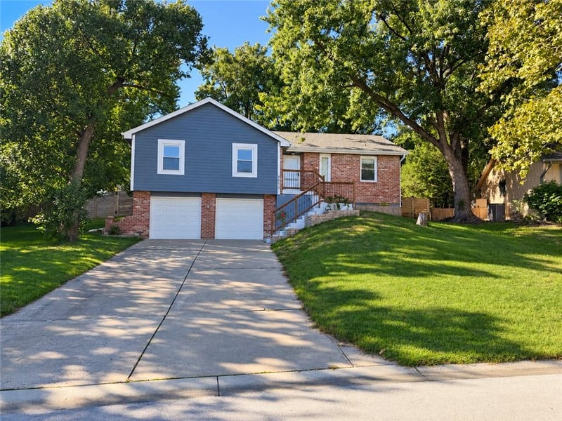 6600 Cottonwood Dr, Shawnee, KS 66216