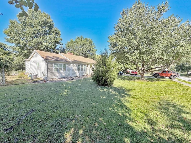 3690 S Crysler Ave, Independence, MO 64055