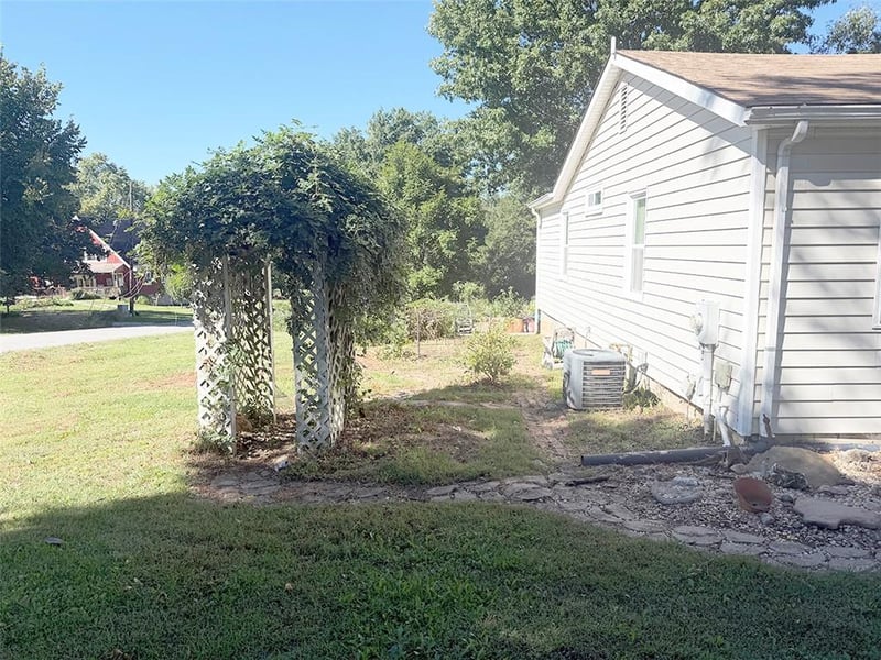 3690 S Crysler Ave, Independence, MO 64055