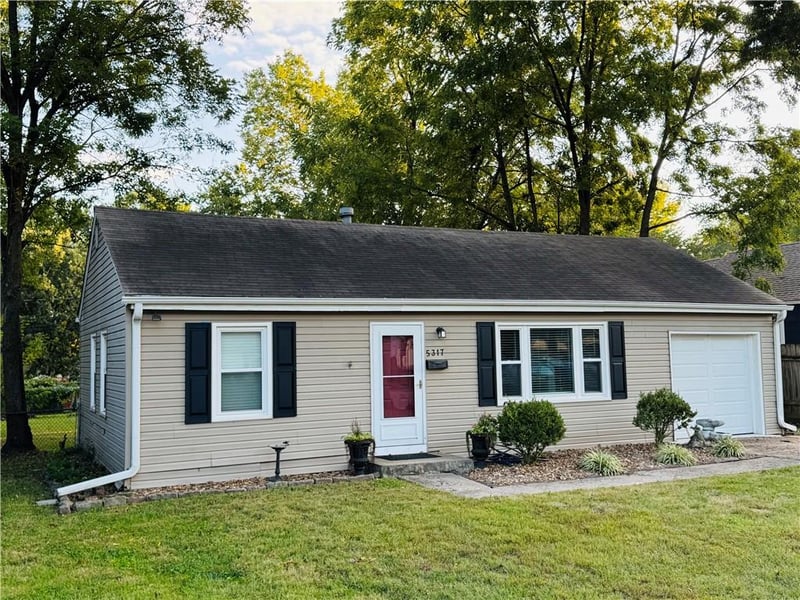 5317 W 49th St, Roeland Park, KS 66205