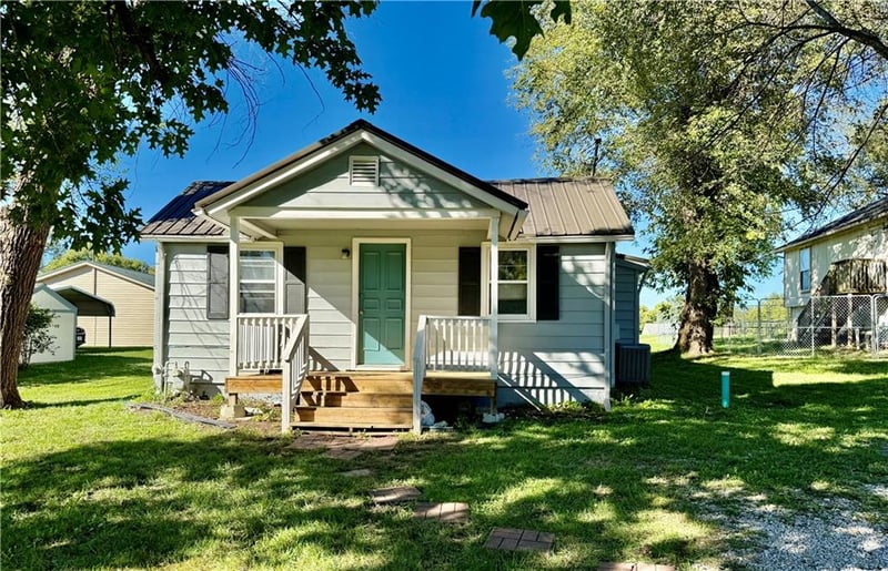 414 Darneal Ave, Richmond, MO 64085