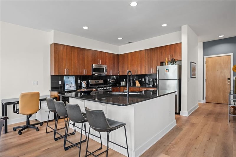 4521 Wornall Rd #201, Kansas City, MO 64111