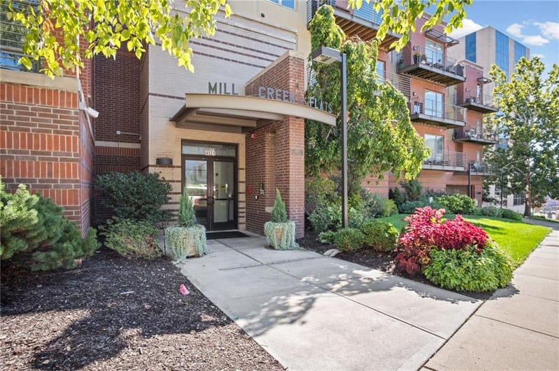 4521 Wornall Rd #201, Kansas City, MO 64111