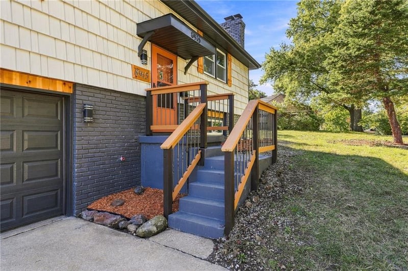 8915 E 57th St, Raytown, MO 64133