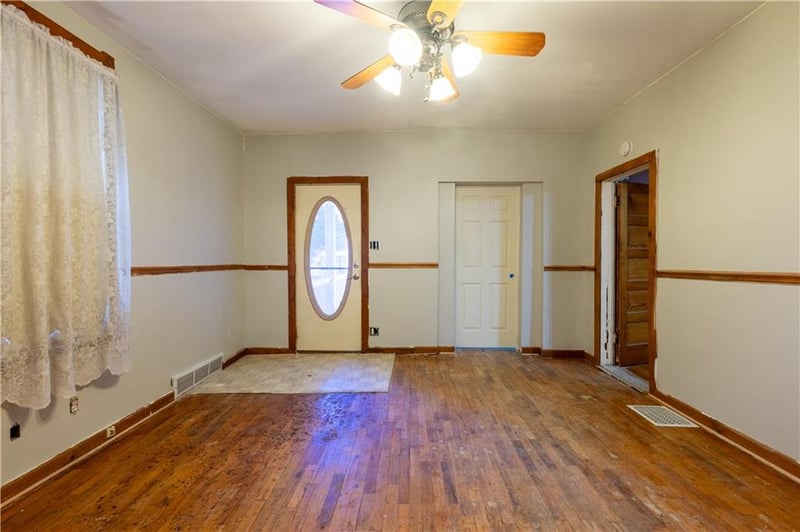 815 S 16th St, St Joseph, MO 64501