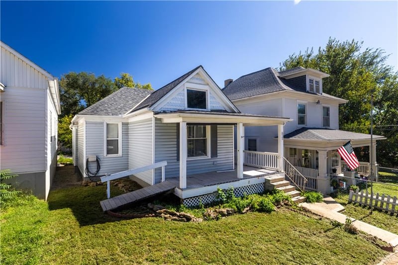 815 S 16th St, St Joseph, MO 64501