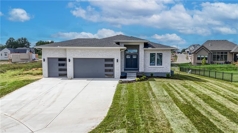 6010 Apache Dr, Shawnee, KS 66226