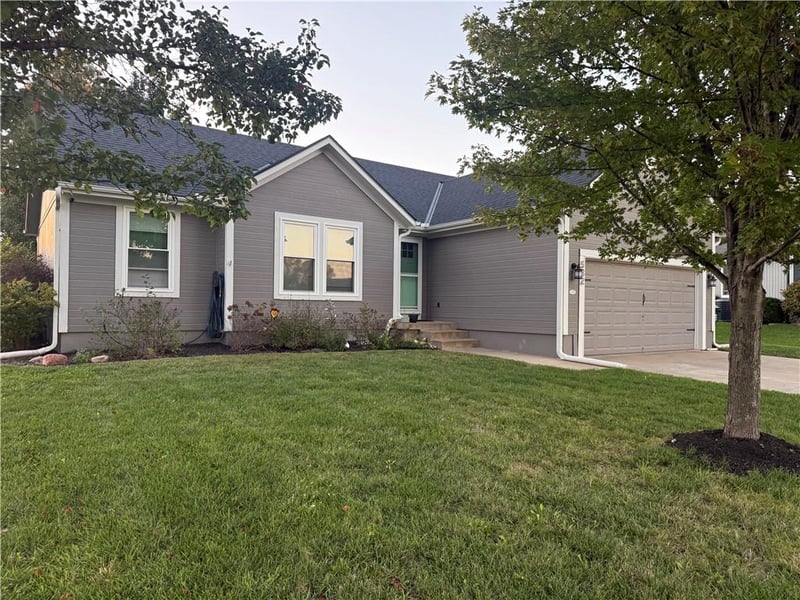 532 W Martin St, Edgerton, KS 66021