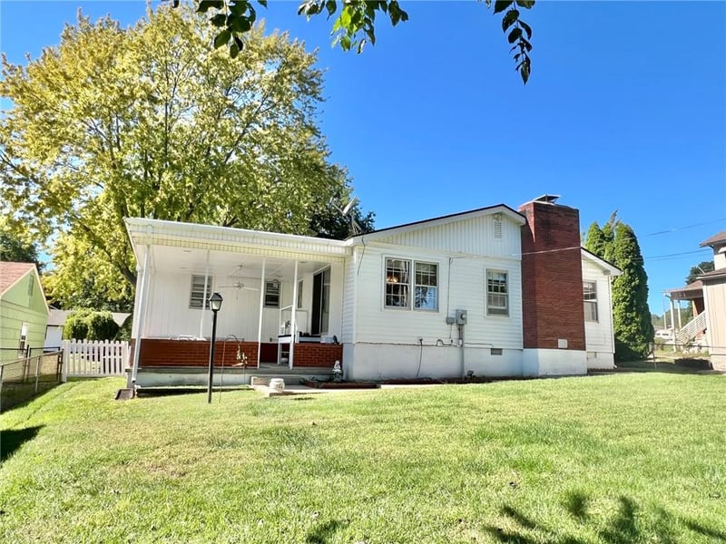3913 S Spring St, Independence, MO 64055