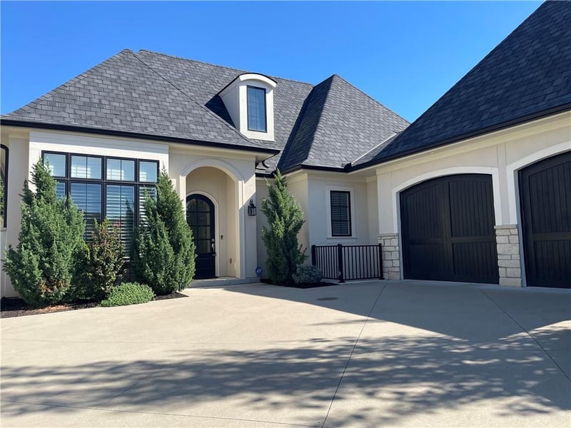9341 Linden Reserve Dr, Prairie Village, KS 66207