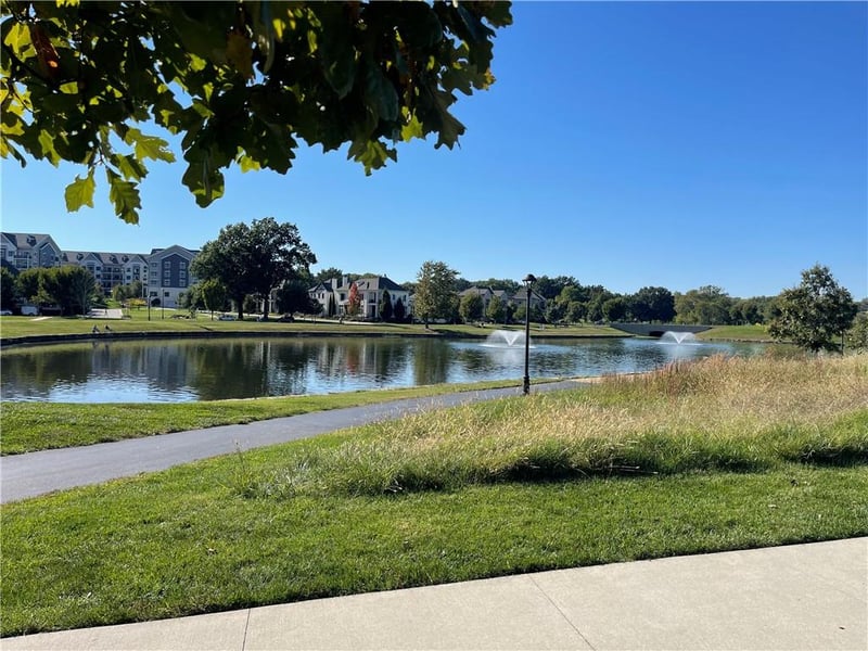 9341 Linden Reserve Dr, Prairie Village, KS 66207