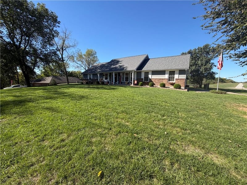 1008 Medbury Ln, Richmond, MO 64085