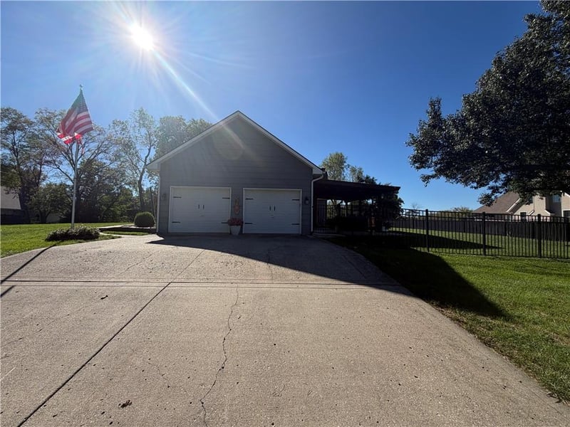 1008 Medbury Ln, Richmond, MO 64085