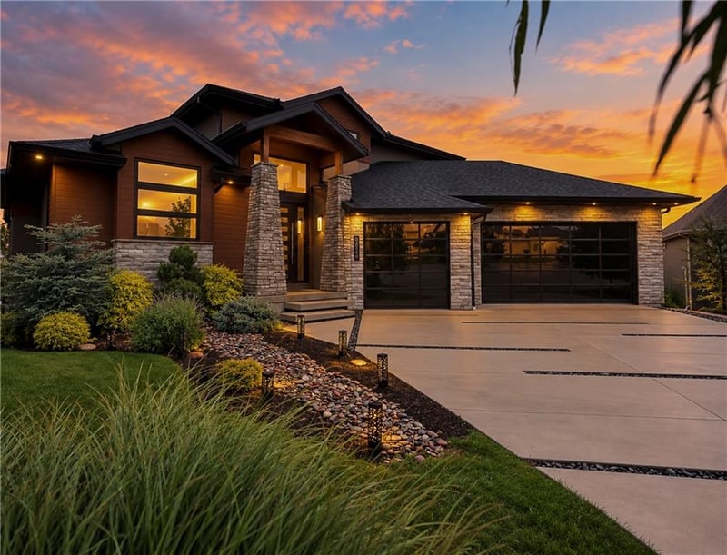 8826 Mc Coy St, Lenexa, KS 66227