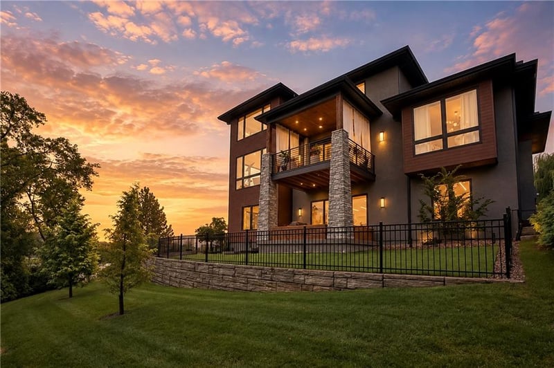 8826 Mc Coy St, Lenexa, KS 66227