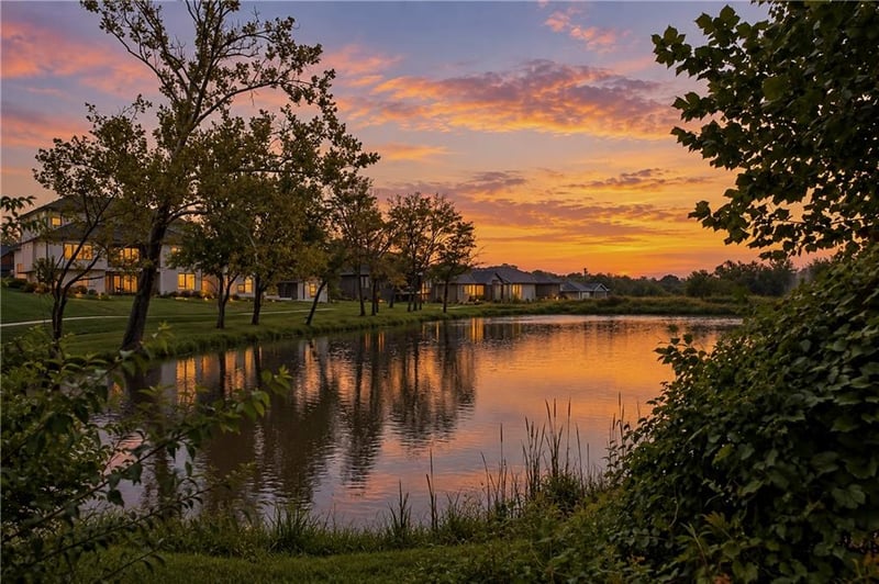 8826 Mc Coy St, Lenexa, KS 66227