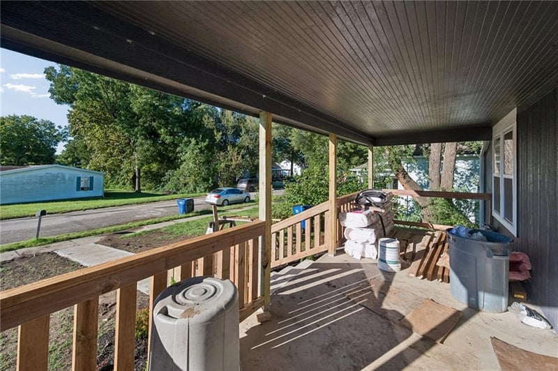 139 E 3rd St, Tonganoxie, KS 66086