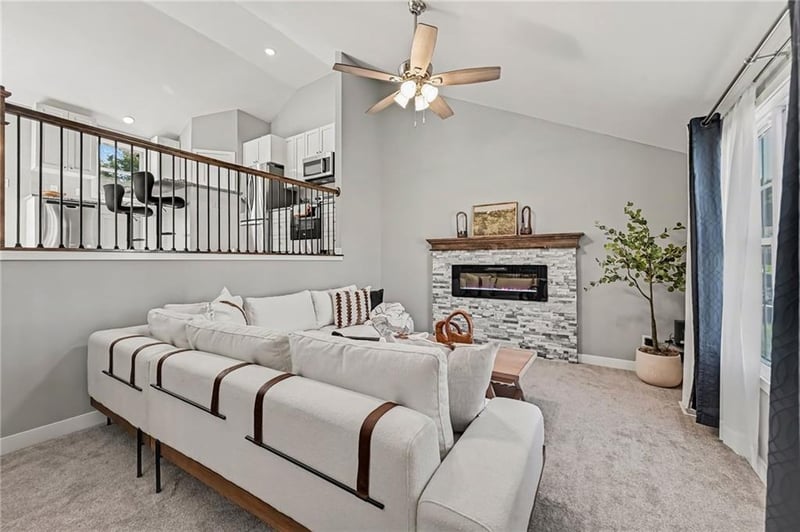 5315 Crystal Dr, St Joseph, MO 64503