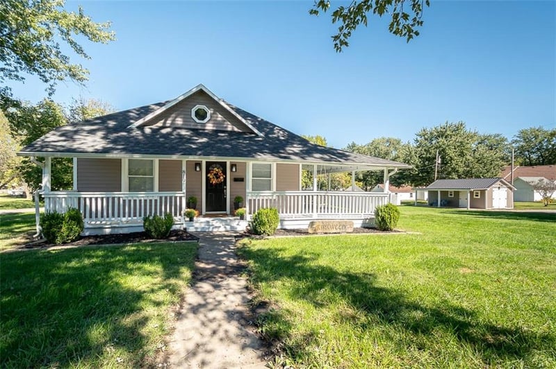 810 Francis St, Valley Falls, KS 66088