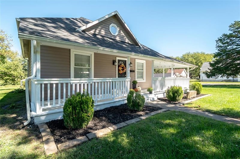 810 Francis St, Valley Falls, KS 66088