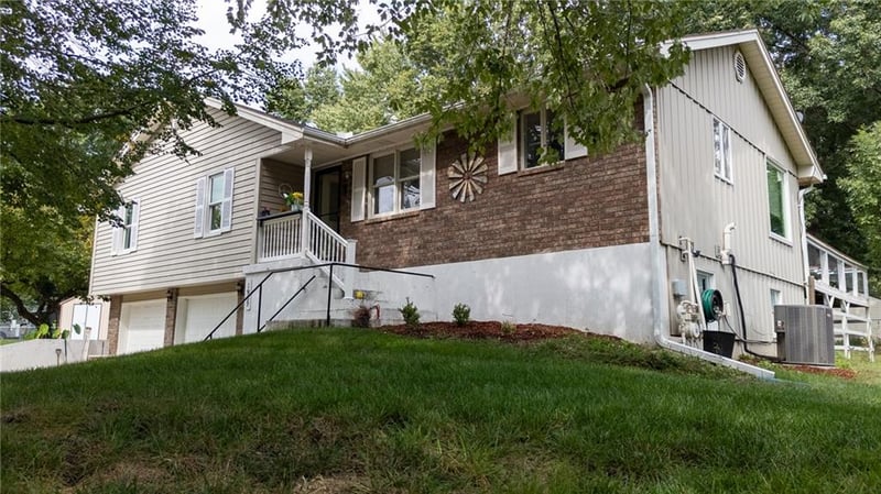 1909 Joy Cir, Excelsior Springs, MO 64024
