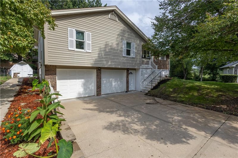 1909 Joy Cir, Excelsior Springs, MO 64024