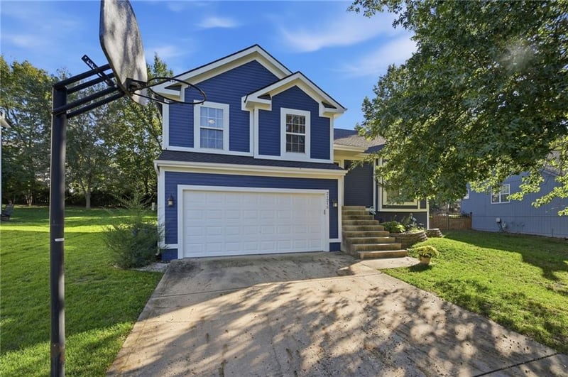 21215 W 52nd St, Shawnee, KS 66218