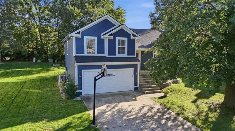 21215 W 52nd St, Shawnee, KS 66218