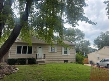 9001 Central St, Kansas City, MO 64114