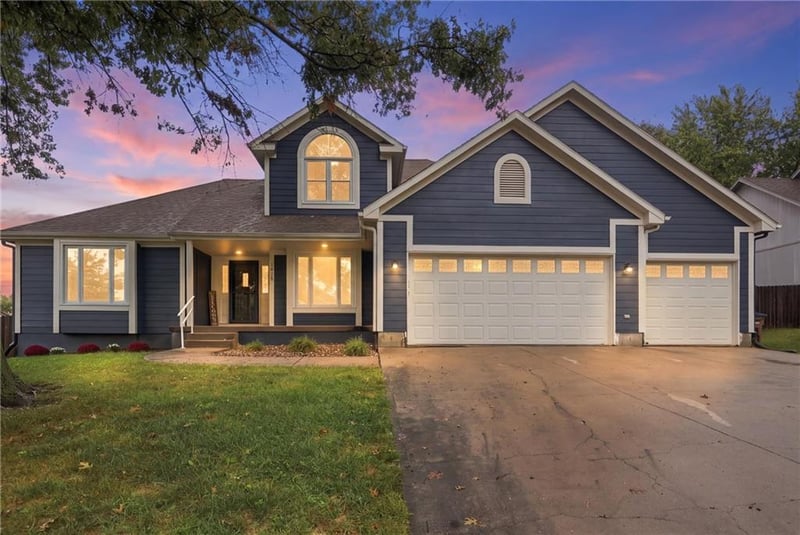 1516 Wrangler Way, Raymore, MO 64083