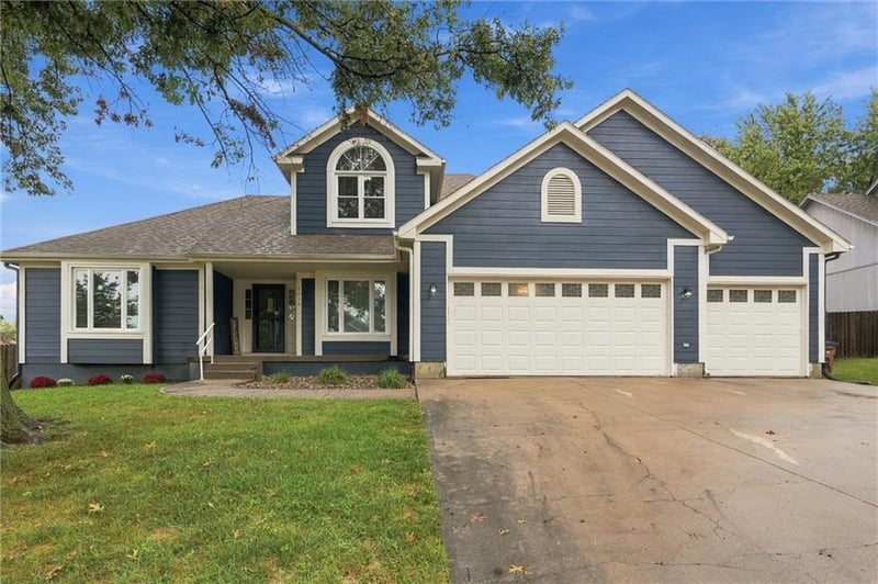 1516 Wrangler Way, Raymore, MO 64083