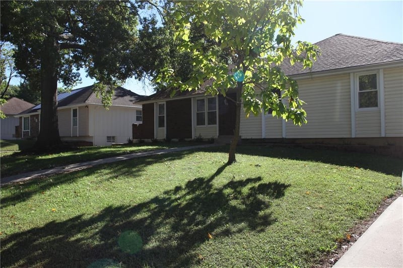 1101 SW 21st St, Blue Springs, MO 64015