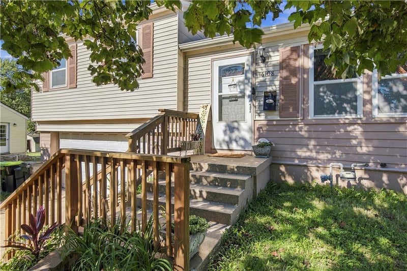 16108 E 32nd St S, Independence, MO 64055