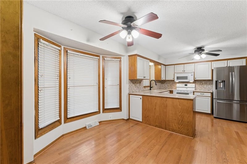 617 W Maple St, Raymore, MO 64083
