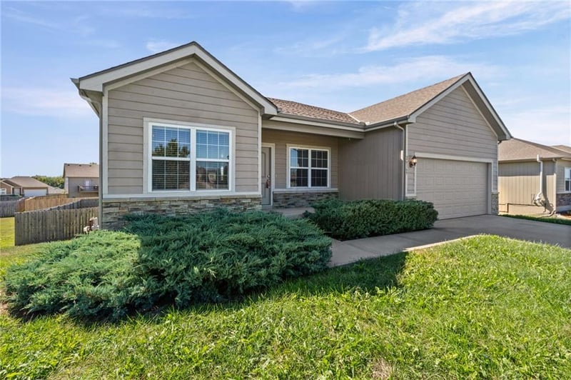 26169 W 141st Ter, Olathe, KS 66061