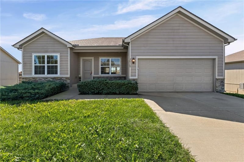 26169 W 141st Ter, Olathe, KS 66061