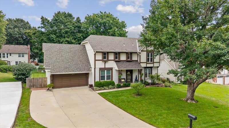 10417 Oakmont St, Overland Park, KS 66215