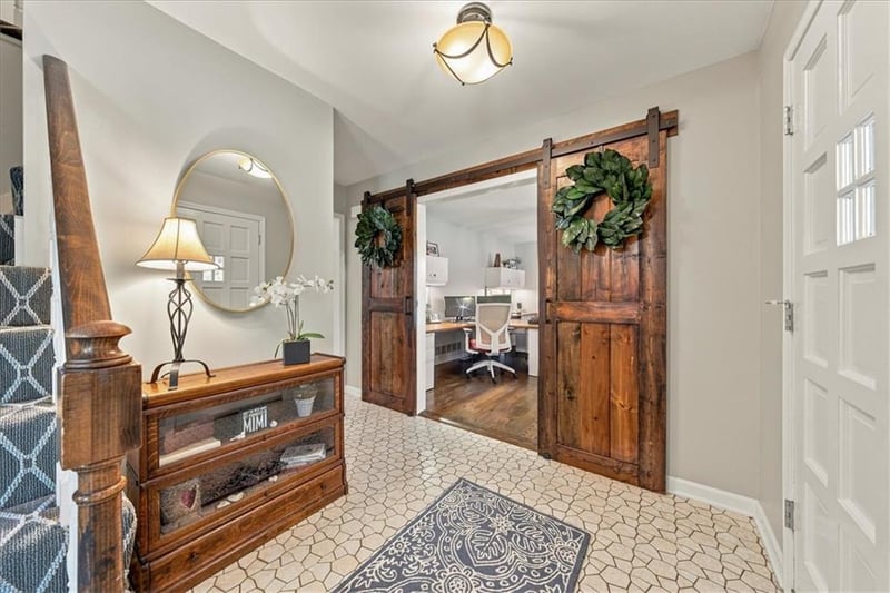 10417 Oakmont St, Overland Park, KS 66215
