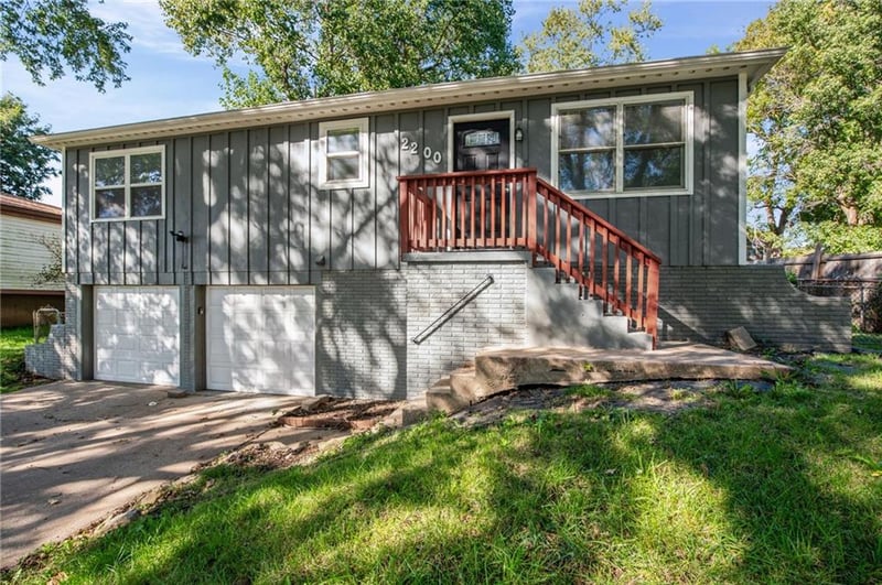 2200 Aqueduct Pl, Independence, MO 64057