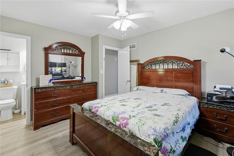 8646 Splitlog Ave, Kansas City, KS 66112