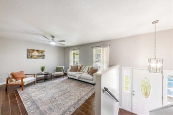 6739 NW Hilldale Dr, Kansas City, MO 64151