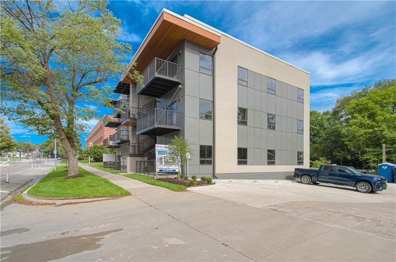 200 W Gregory Blvd, Kansas City, MO 64114
