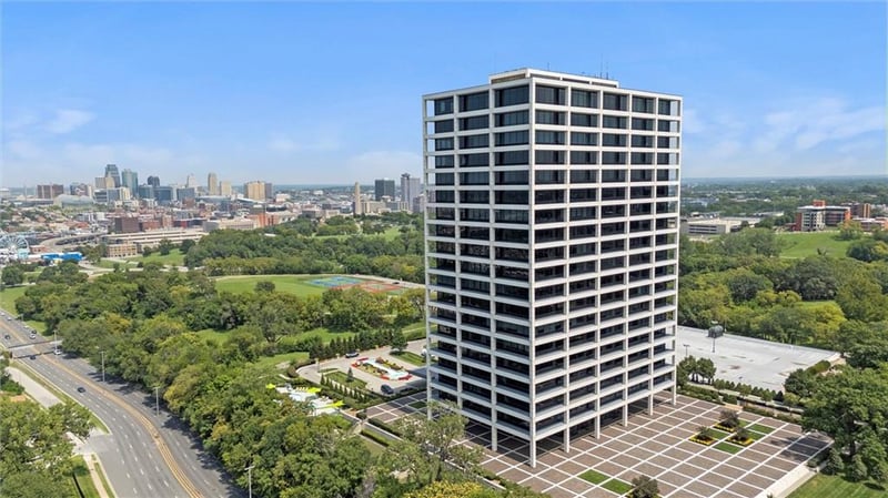 700 W 31st St #1405, Kansas City, MO 64108