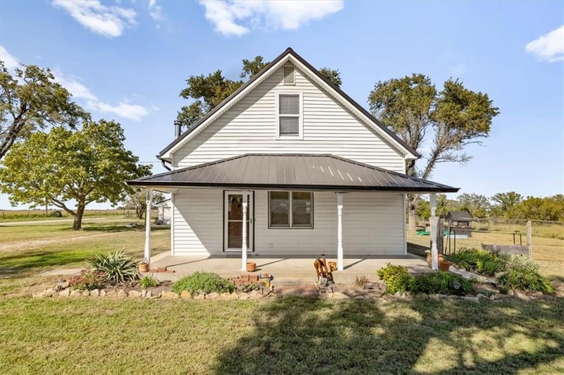 102 N 1st Rd, Overbrook, KS 66524