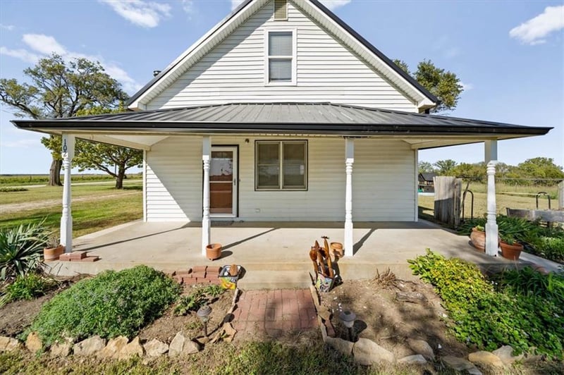 102 N 1st Rd, Overbrook, KS 66524