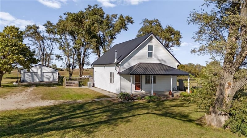 102 N 1st Rd, Overbrook, KS 66524