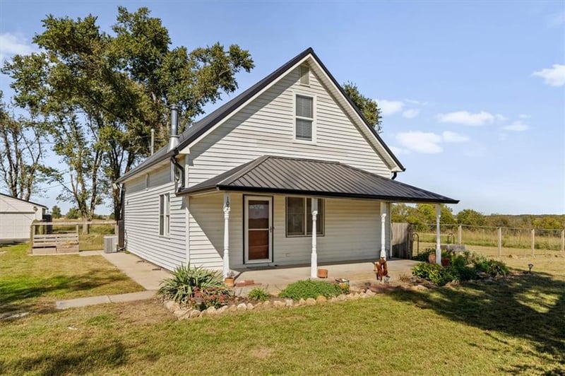 102 N 1st Rd, Overbrook, KS 66524