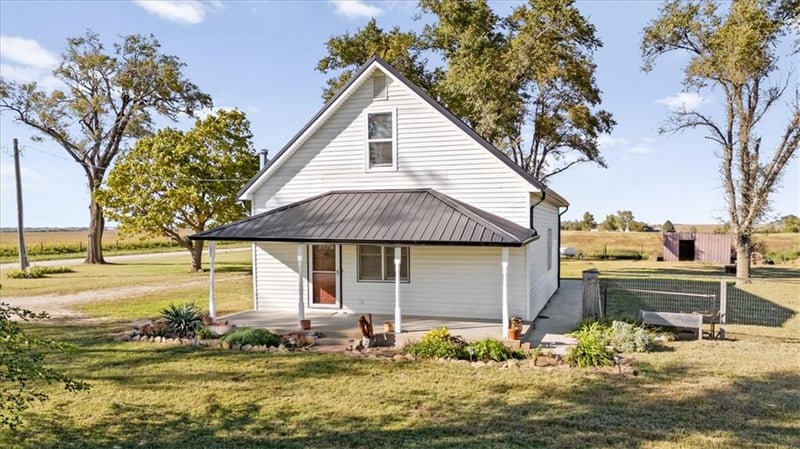 102 N 1st Rd, Overbrook, KS 66524