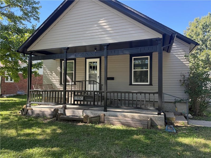 932 Ash St, Ottawa, KS 66067